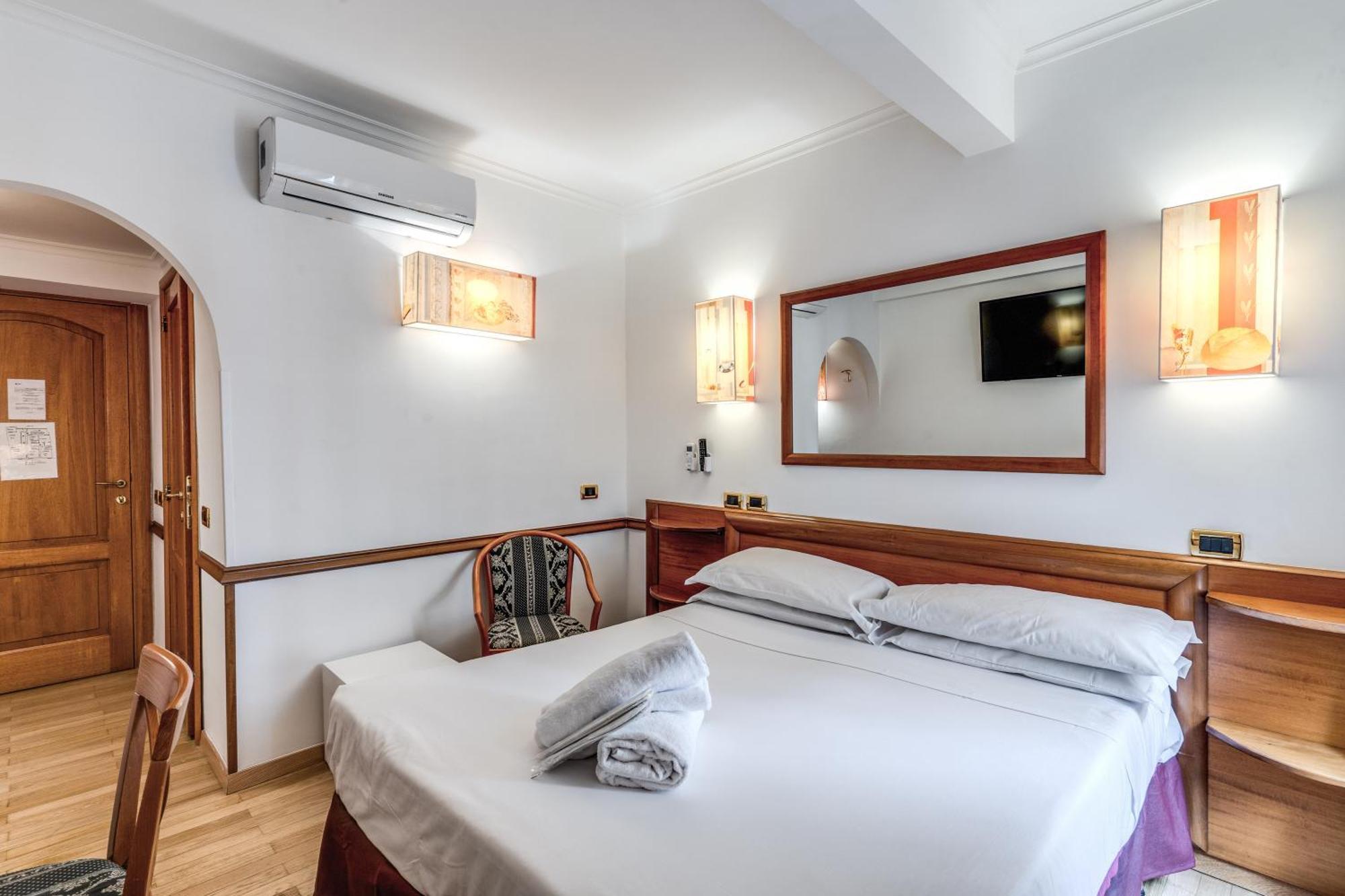 Hotel Santa Prassede Рим Екстер'єр фото