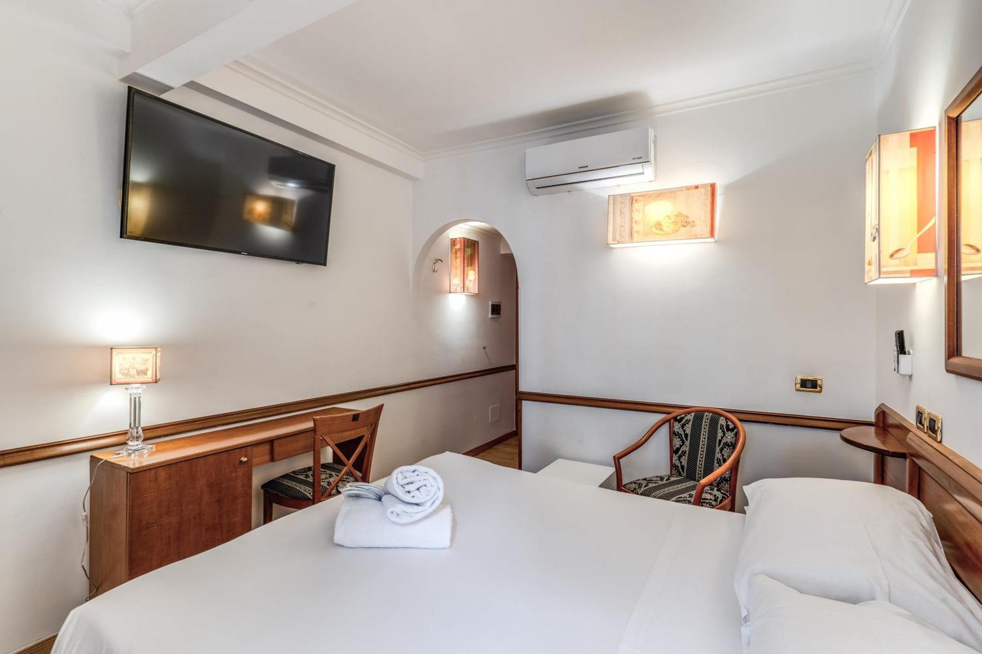 Hotel Santa Prassede Рим Екстер'єр фото