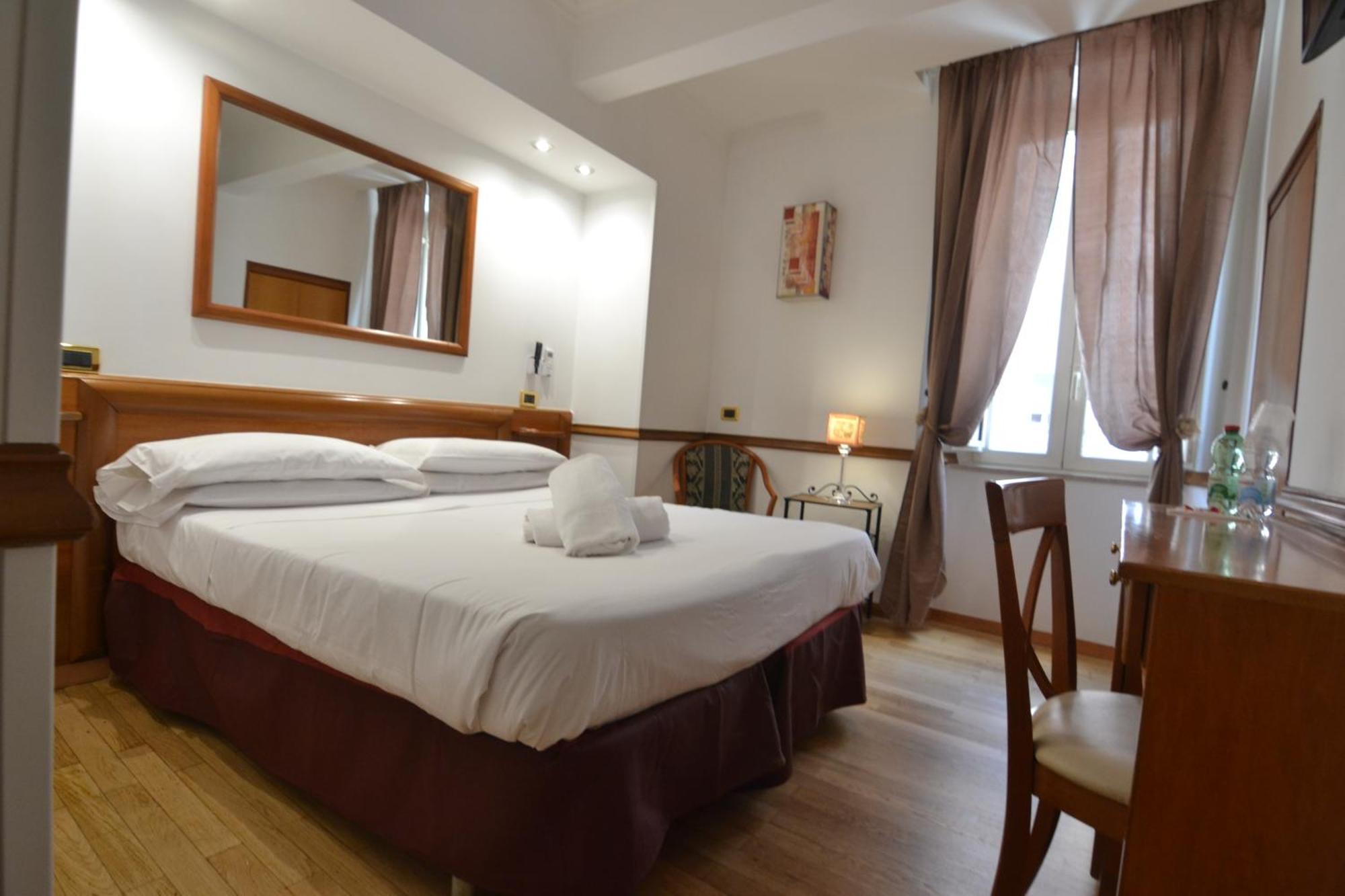 Hotel Santa Prassede Рим Екстер'єр фото