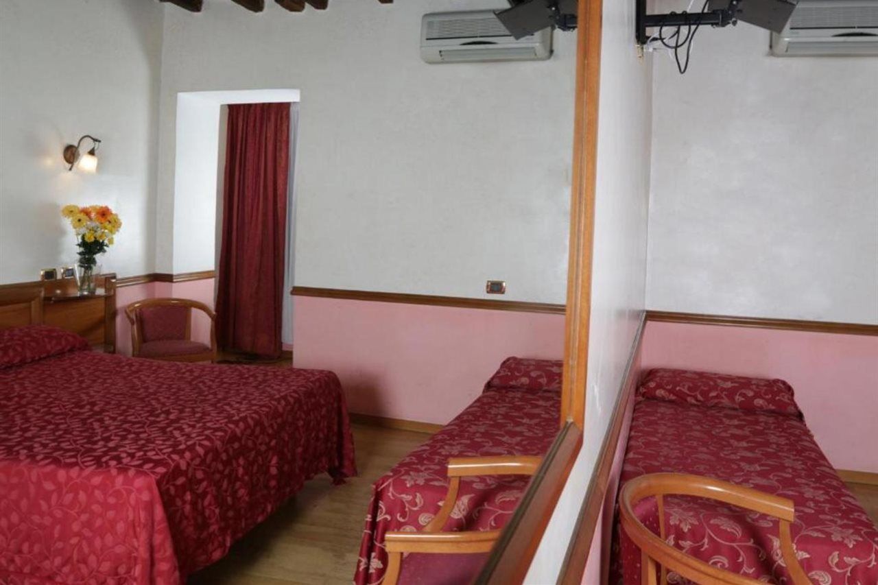 Hotel Santa Prassede Рим Екстер'єр фото